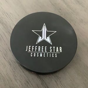 Jeffree Star skin frost in “Uranus”